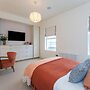 Modern 2-bed Apartment - Sleeps 6 - Seafront View
