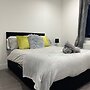 Sleek, Sleeps 6 Sunset Views, Family Friendly