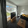 Housesleeps5-riverfront-parking-garden-contractors