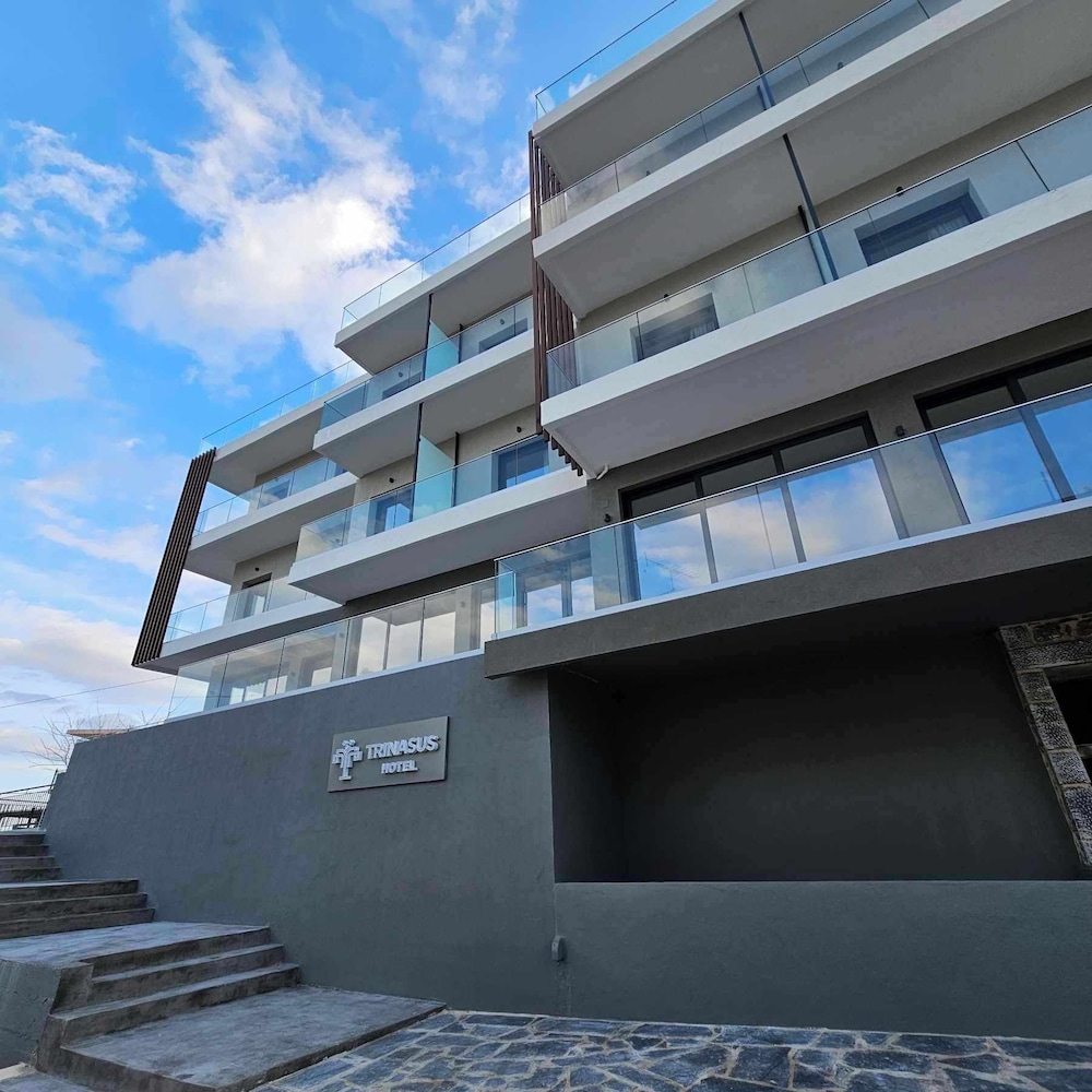 Trinasus Hotel