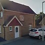 Pet Friendly - Parking - 3 Bedrooms - 6 Guests