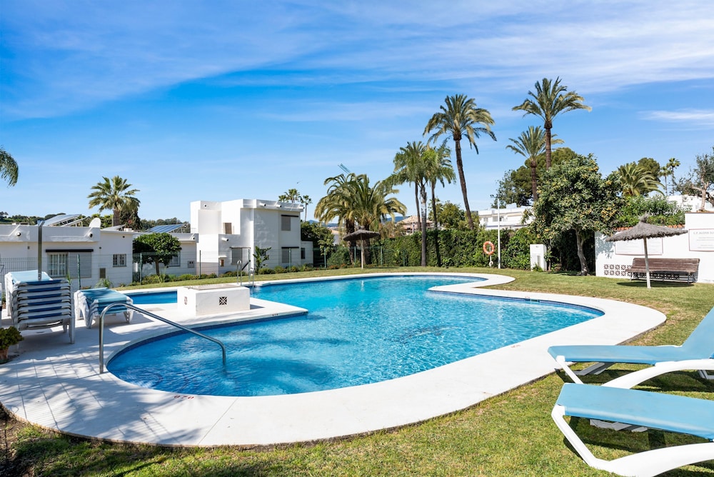 Relaxing Hideaway in Nueva Andaluc a Ref M57