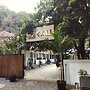 Cali Stays & Cafe By the Bay