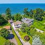 Waterfront 4BR Cottage Boat Deck BBQ