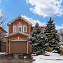 Comfortable Whitby 2 Bedroom Lower Suite