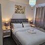 Spacious 3-bed Home -private Garden & Free Parking