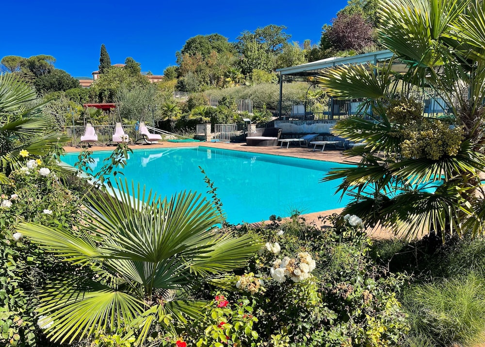 Apt 6 - Magical Grounds With Pool Jacuzzi Sleeps 4