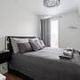 Luxurious 1BR Penthouse with Balcony