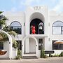 Sanya Qixili Hotel - Free two wheeled electric bike ride around the is