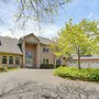 Relaxing Sauna: Hoffman Estates Villa in Elgin!