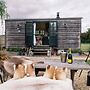 Shepherd's Hut- Hot Tub- Wellness Spa- Wood Burner
