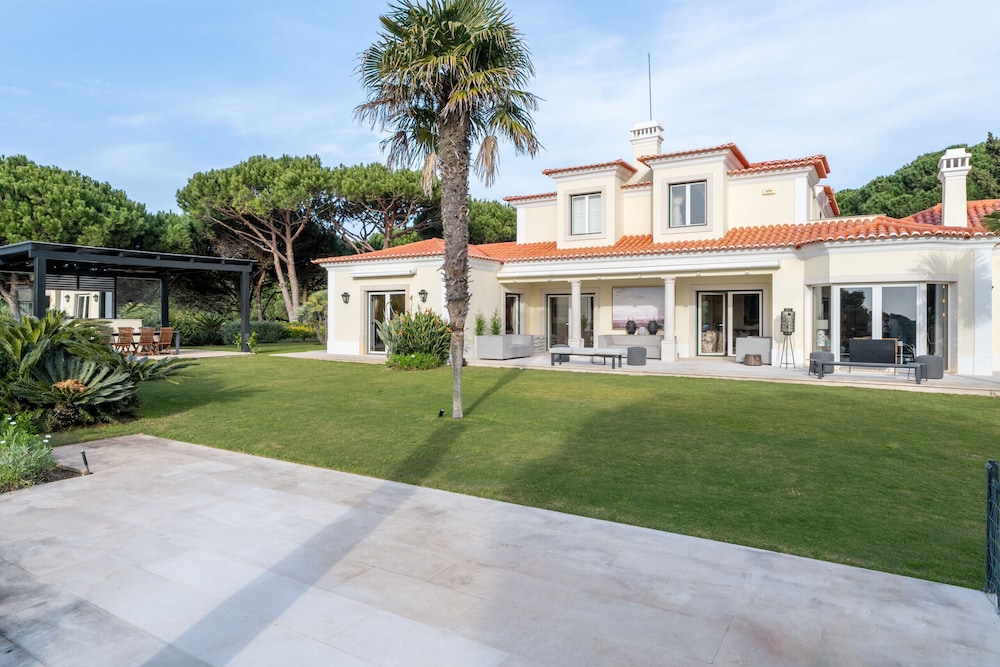Fairview Villa by Cadenzalux