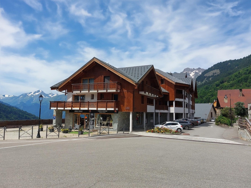 Apartment in Vaujany Near Alpe D'huez Slopes