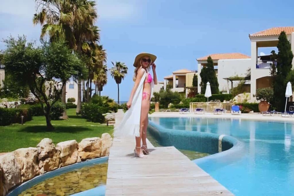 Cassiopeia 1BR Apt on Beach with Pool