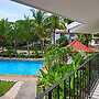 2-BD Unit with Pool, 2 Blocks from Beach