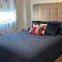 House -sleeps 6-garden-fireplace