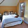 Charming Mews Cottage With Modern Comfort, No Deposit