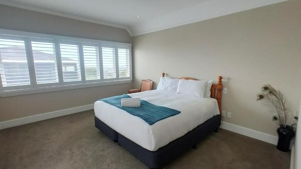 3min to beach 4 bedroom villa
