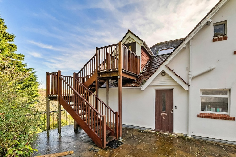 Apartment in Salcombe With Stunning Sea Views