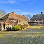 Characterful Cottage With hot Tub, No Deposit