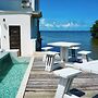 Poolside Seaview Studio With Infinity Pool & Overwater Deck Near Airpo