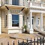 Stunning 2 Bed Apartment on the beach by Urban Roost
