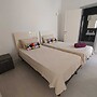 Twin Room with Laundry in Pembroke