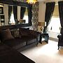 Room-cozy Sheffield Guest Room With Shar