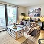 Stylish Downtown Condo near Rogers Place l Parking, Pool, Gym, Balcony
