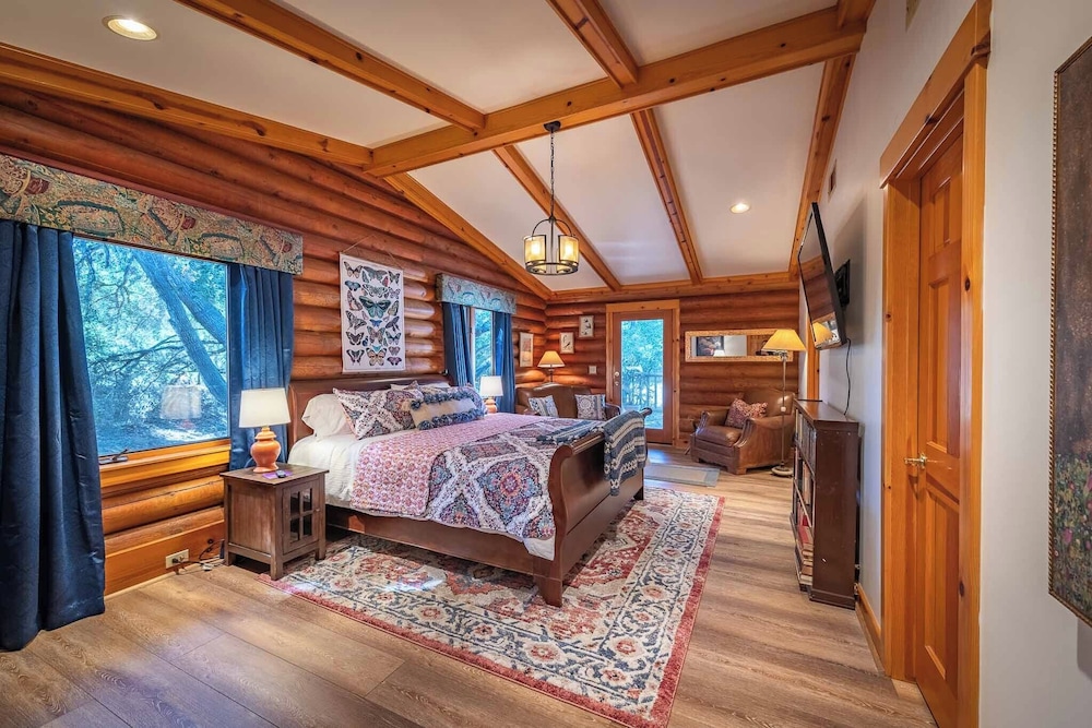 Oakwood Lodge