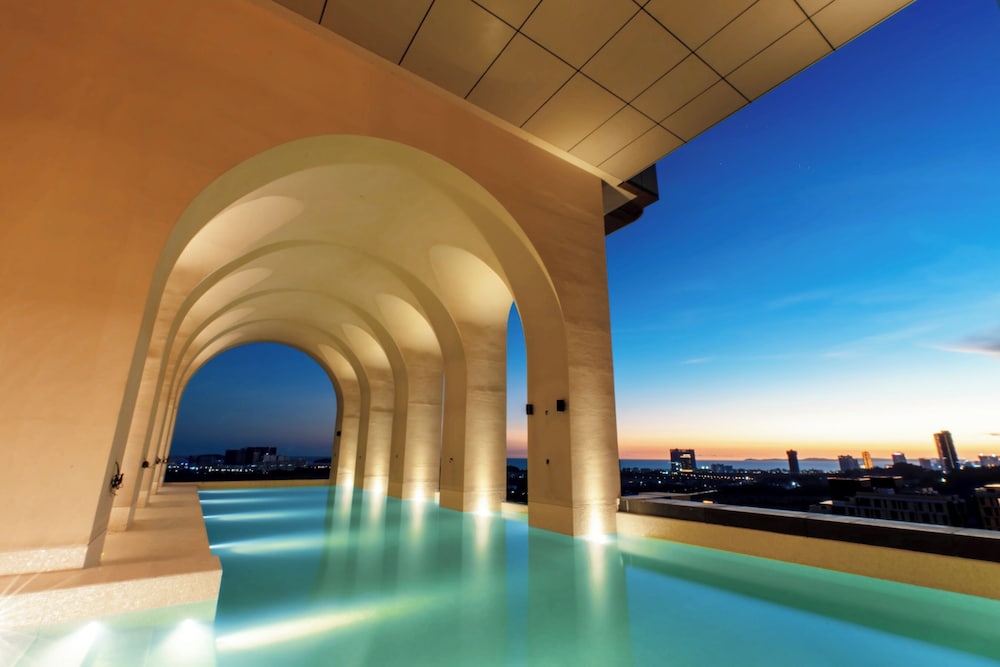Arjuna Solitaire Hotel