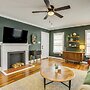 Condo 2 Mi to Houston Zoo & Museum District!