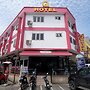 OYO 1104 Q Hotel