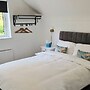 2 Bed Cottage-sleeps 4-private Garden-parking