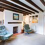 Charming Hilltop Cottage With Panoramic Views