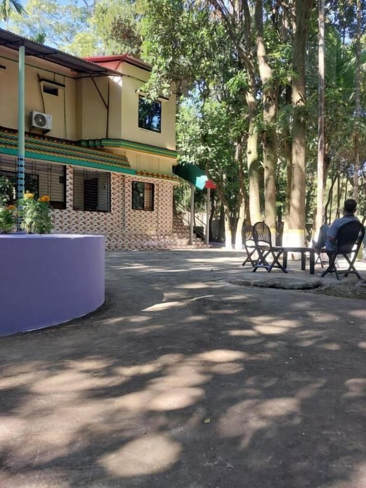 Naljuri Inn Hotel