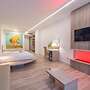 Max Motel - Art Gallery Room