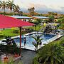 Los Angeles Hotel & Resort
