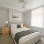 Spacious 5 Bedroom House in Swansea