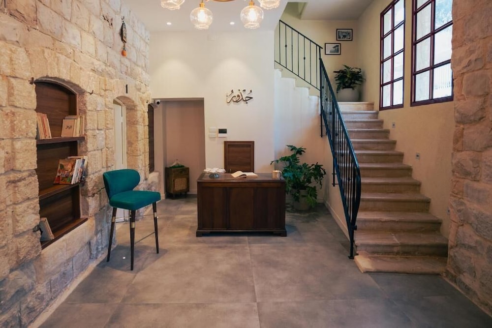 Roots Boutique Hotel