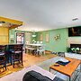 3 Mi to U of O Pet-friendly Home w/ Covered Deck!