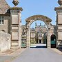 Cozy Corsham Apartment With 2 Bedrooms
