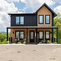Luxury Cabin w Indoor Pool Hot Tub Game Room