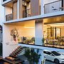 The Brillianest Gallery Hotel