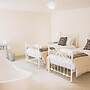 HILLS FARM STAYS