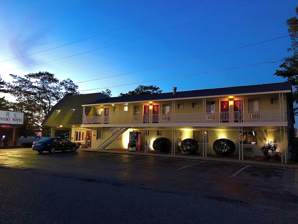Riviera Motel