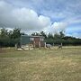 1 Bed Hut - Sleeps 2 - Parking - Smoking