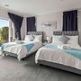 StayAU Contemporary 5BRM Families Home Point Cook