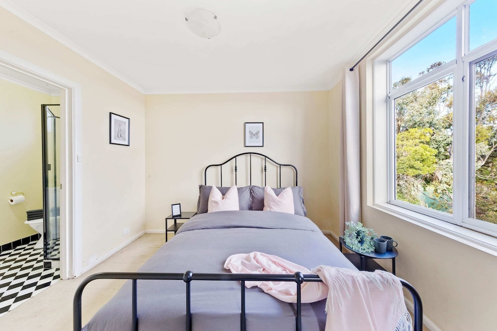 A Comfy & Cozy Apt in Clifton Hill, Free Parking