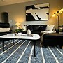Modern Cozy Walk up With King Bed